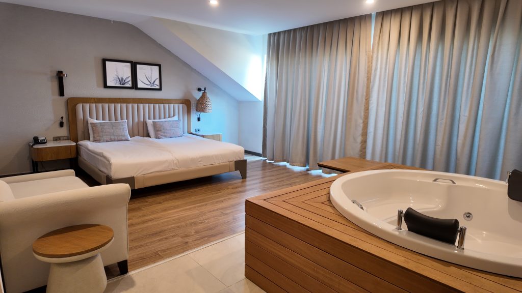 DJI_20250507131240_0493_D-1024x576 Manavgat’ın Mobilya Çınarı Gök Mobilya: Üç Kuşağın Mirası Dünya Pazarına Açılıyor!