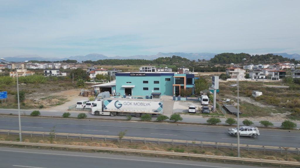 Gok-Mobillya-Atolye-Binasi-1024x576 Manavgat’ın Mobilya Çınarı Gök Mobilya: Üç Kuşağın Mirası Dünya Pazarına Açılıyor!