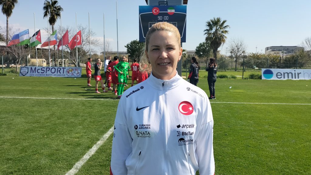 U19-Kadin-Milli-Takimimizin-teknik-direktoru-Ayturk-Kiyici-3-1024x578 U19 Kadın Millîler Ekvator Ginesi’ni 2 Golle Geçti