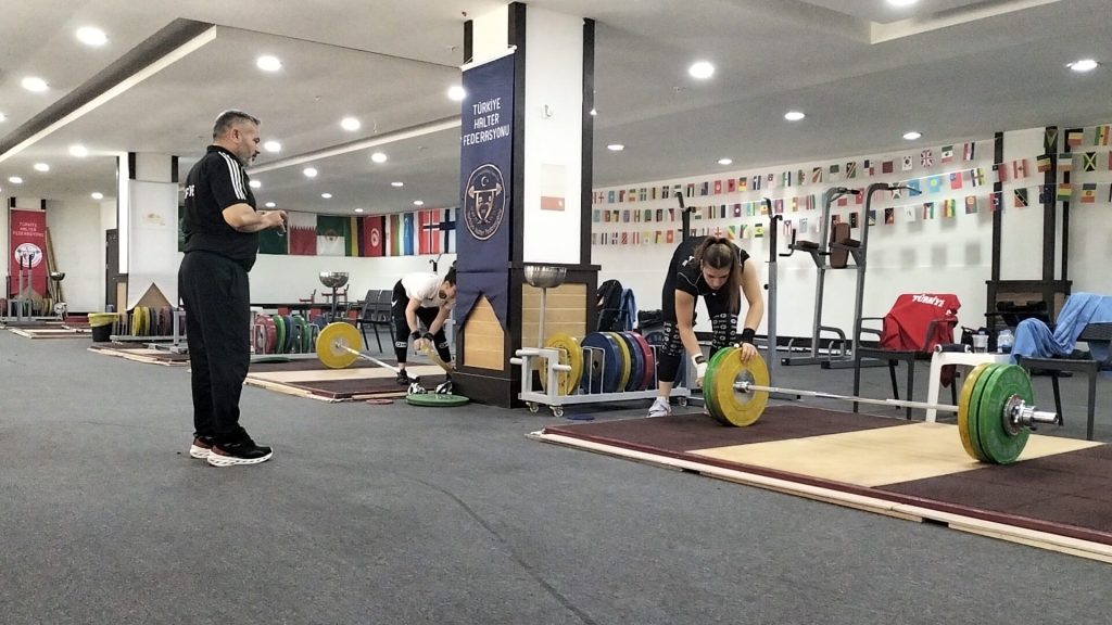 Halter-Kadin-Milli-Takimi-Antalya´da-Avrupa-Sampiyonasina-Hazirlaniyor-2-1024x576 HALTERİN SULTANLARI MANAVGAT'TA AVRUPA ŞAMPİYONASI İÇİN GÜÇ DEPOLUYOR