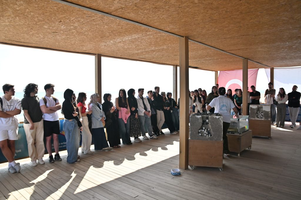 Manavgatta-caretta-carettalar-icin-kiyi-temizligi-seferberligi-6-1024x683 Manavgat'ta Caretta Carettalar için kıyı temizliği seferberliği