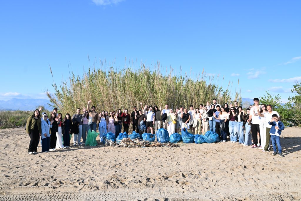 Manavgatta-caretta-carettalar-icin-kiyi-temizligi-seferberligi-9-1024x683 Manavgat'ta Caretta Carettalar için kıyı temizliği seferberliği