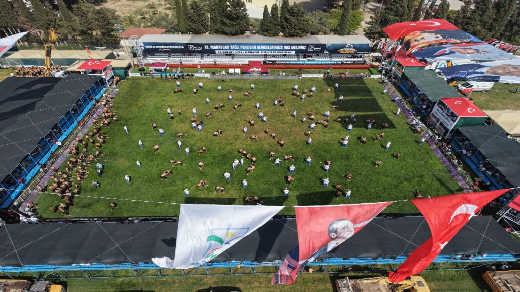 13.-Geleneksel-Manavgat-Yagli-Pehlivan-Guresleri-basladi-3-1024x576 AKDENİZ'İN KIRKPINARI'NDA DEV BULUŞMA: 13. MANAVGAT YAĞLI GÜREŞLERİ BAŞLADI