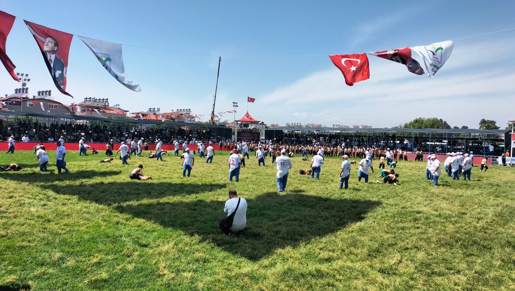 13.-Geleneksel-Manavgat-Yagli-Pehlivan-Guresleri-basladi-9-1024x578 AKDENİZ'İN KIRKPINARI'NDA DEV BULUŞMA: 13. MANAVGAT YAĞLI GÜREŞLERİ BAŞLADI