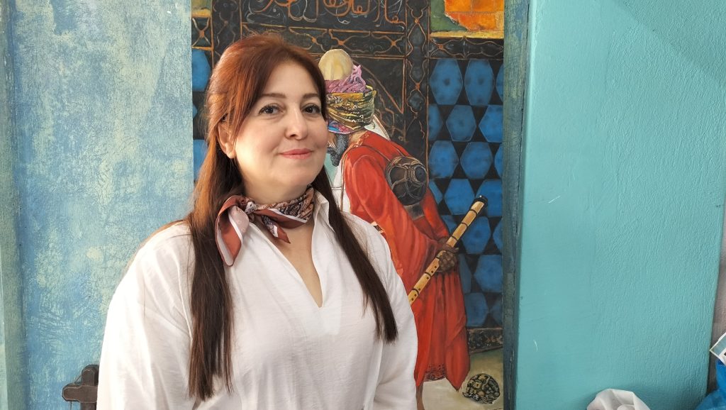 Betul-Yildiz-Resim-Ogretmeni-1024x578 İki Eliyle Aynı Anda İki Farklı Atatürk Portresi Çiziyor