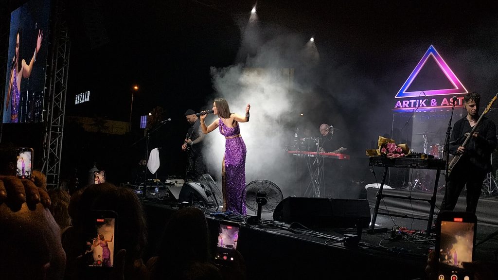 Artik-Astiden-Manavgatta-Konser-Verdi-6-1024x576 Artik & Asti, World of Sunrise Otel’de Sahne Aldı
