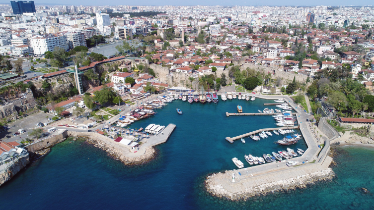 8869_dhaphoto2 ÖZTÜRK: ALTIN FİYATLARINDAKİ YÜKSELİŞ YATIRIMCIYI KONUT PİYASASINA YÖNELTİYOR