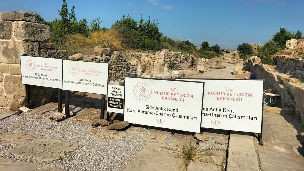 Side-Antik-Kentinde-Herakles-Kapisi-gun-yuzune-cikarildi-3-1024x577 Side Antik Kenti'nde Herakles Kapısı gün yüzüne çıkarıldı