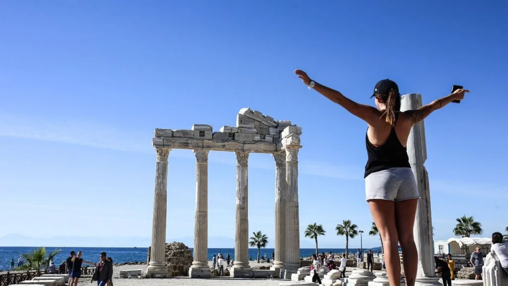 Antalya-8-ayda-11-milyon-yabanci-ziyaretciyi-asti-1-1024x576 Antalya 8 ayda 11 milyon yabancı ziyaretçiyi aştı