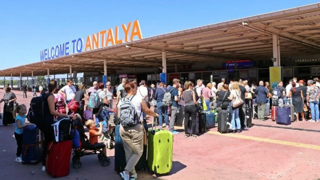Antalya-8-ayda-11-milyon-yabanci-ziyaretciyi-asti-3-1024x576 Antalya 8 ayda 11 milyon yabancı ziyaretçiyi aştı